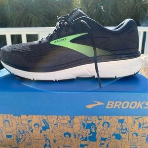 Brooks Dyad Running Shoes